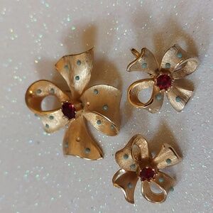 Vintage Goldtone Brooch and Clip-on Earring Set With Red Rhinestone Centers